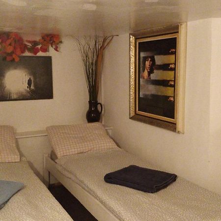 Prague "Above Train Central" Hostel Bagian luar foto