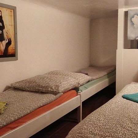 Prague "Above Train Central" Hostel Bagian luar foto