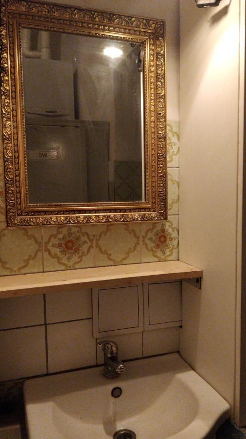 Prague "Above Train Central" Hostel Bagian luar foto