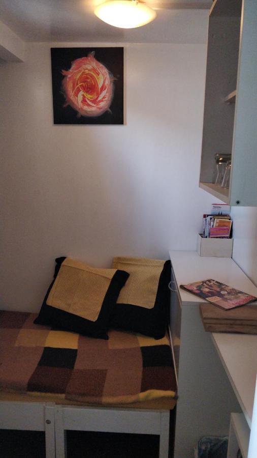 Prague "Above Train Central" Hostel Bagian luar foto